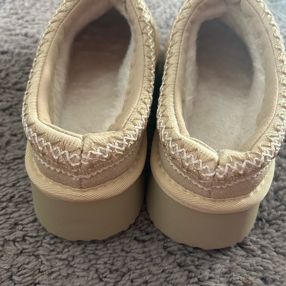 Platform Slippers - Picture 2 of 4